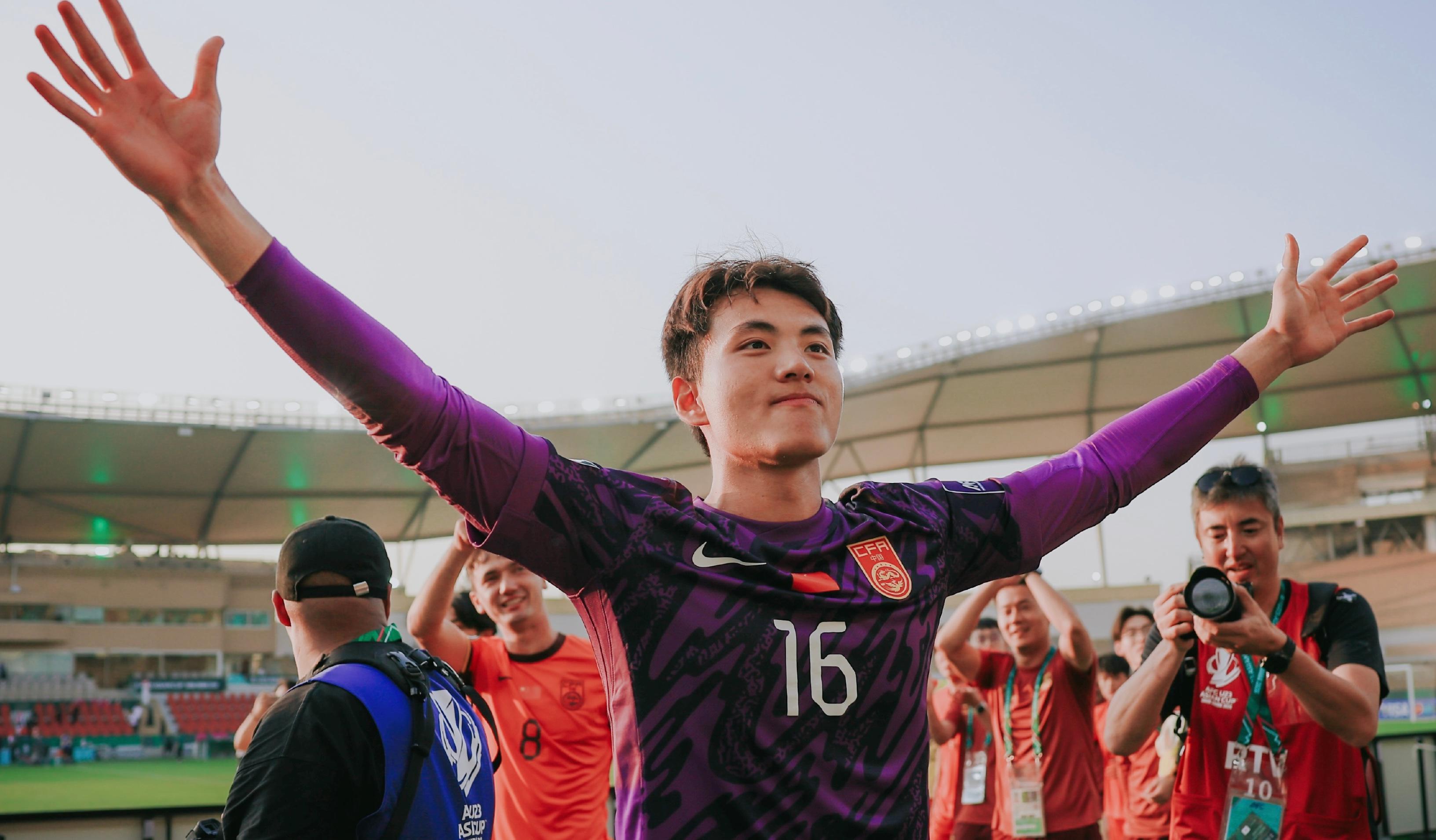 开云登录入口地址-李昊引中超豪门哄抢！3支球队欲出手，身价2000万，切尔西在关注