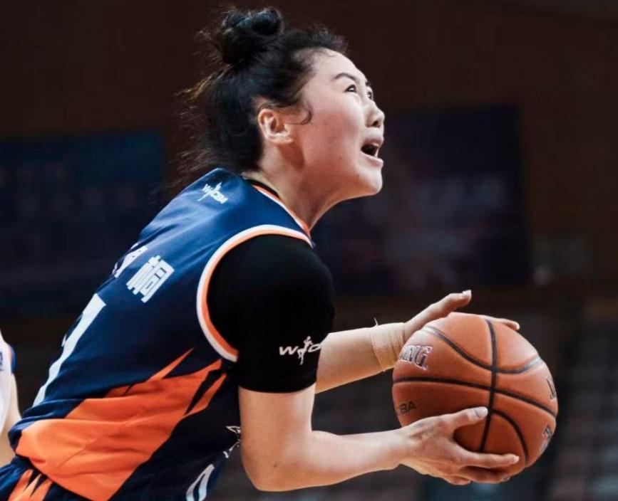 开云电子-轰37分6助攻！中国女篮31岁王牌后卫满血复活：宫鲁鸣该带上她？